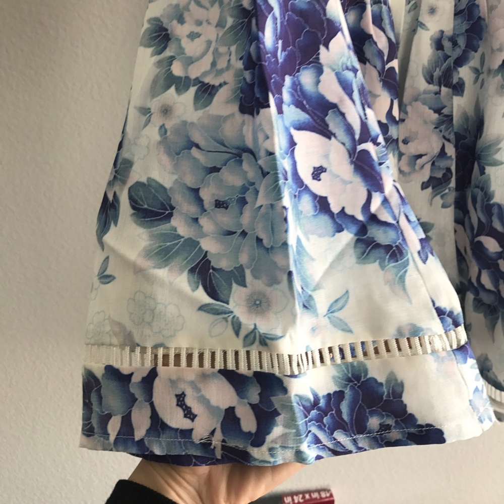 Elliatt • Floral Cold Shoulder Playsuit Romper - Picture 5 of 8